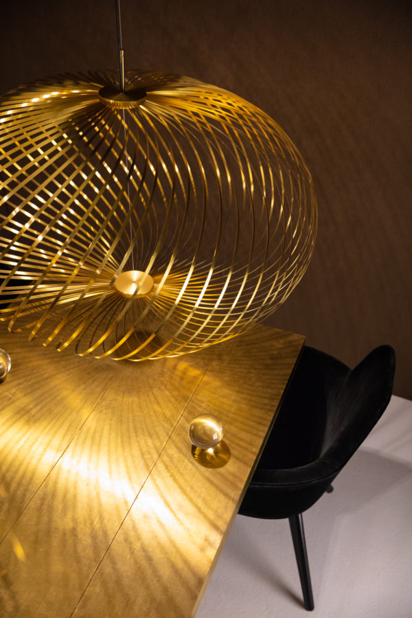 Spring Led Medium Messing fra Tom Dixon