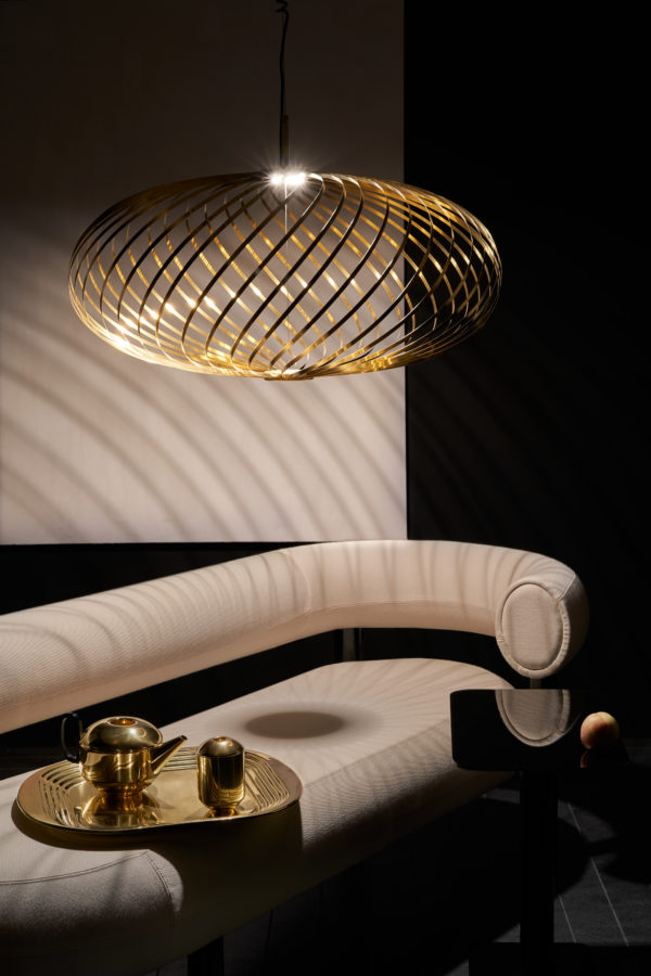 Spring Led Medium Messing fra Tom Dixon