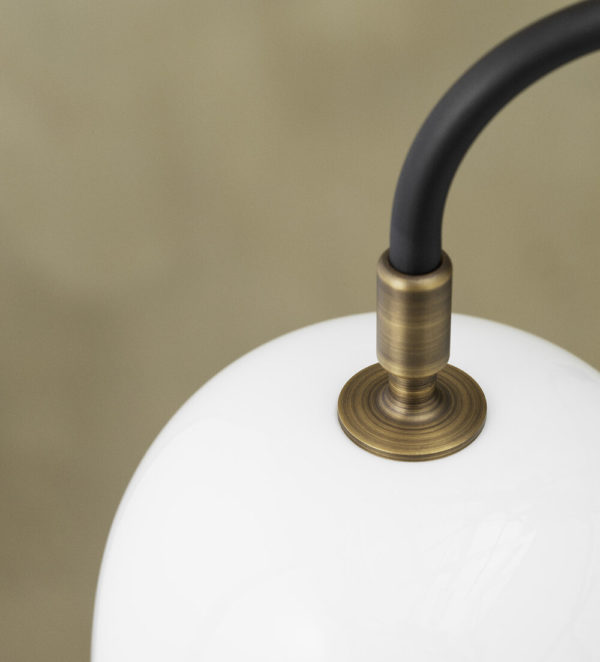 Howard Chandelier 4 arm fra Gubi
