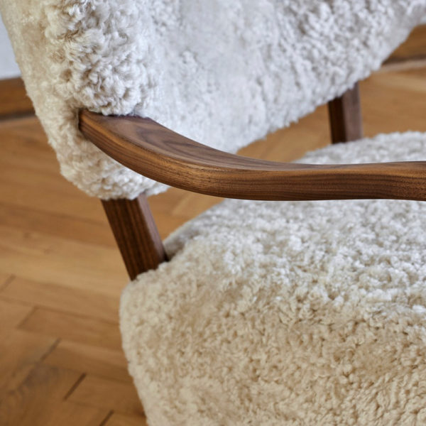 Wulff lenestol med fotskammel fra and tradition, detaljbilde av stol