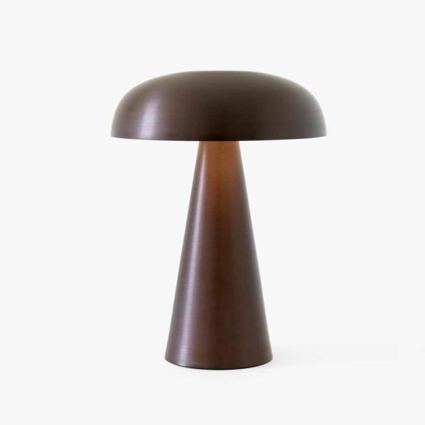 Como SC53 Bordlampe fra &tradition, produktbilde av lampe i aluminium i fargen brozed