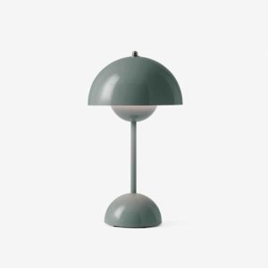 Flowerpot VP9 | Portable lamp, produktbilde av lampe i fargen stone blue