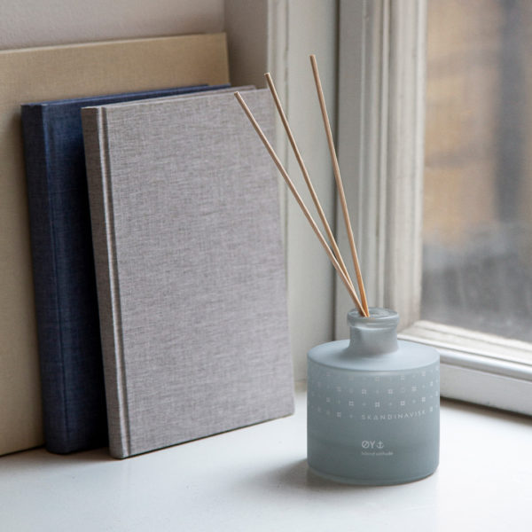 Diffuser 200ml fra Skandinavisk, miljøbilde av øy