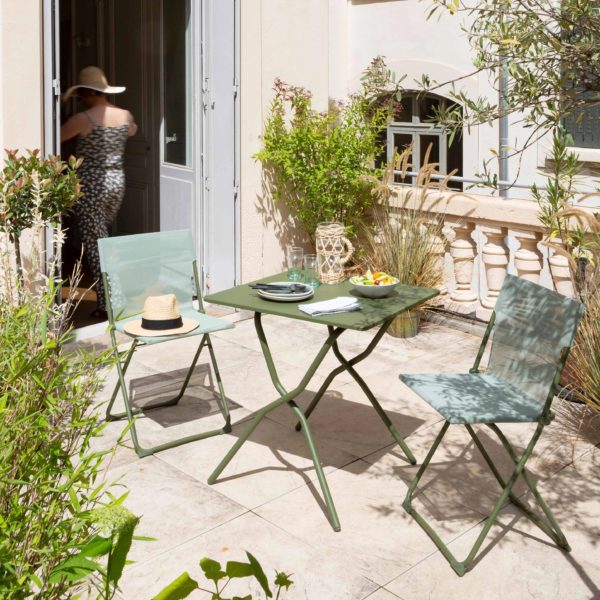 Balcony Table fra Lafuma, miljøbilde av bord