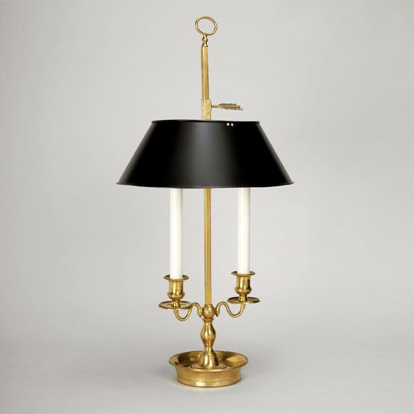 Bordlampe i messing med sort lampeskjerm