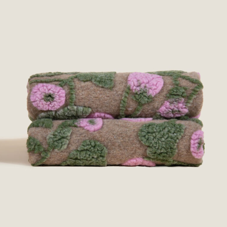 Armonia ullpledd med rosa og grønne detaljer fra frati home