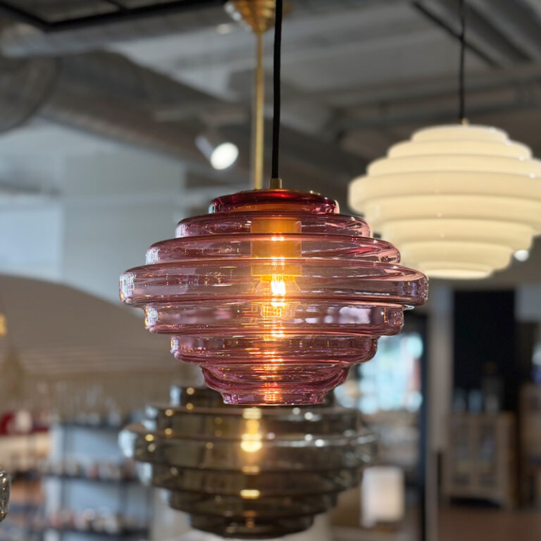 House of Holmedal step by step taklampe selges fra utstilling-et hjem-Fushia